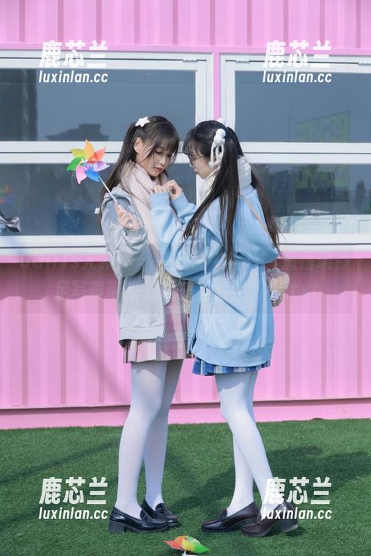 UGirls尤果网 - 在自然中绽放，黛蓓琪裸足写真带来的唯美图片世界！.txt