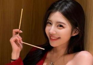 XIAOYU语画界 - 柔软与清新结合的Cherry绯月樱白衬衫写真合集,快来免费下载吧!.txt