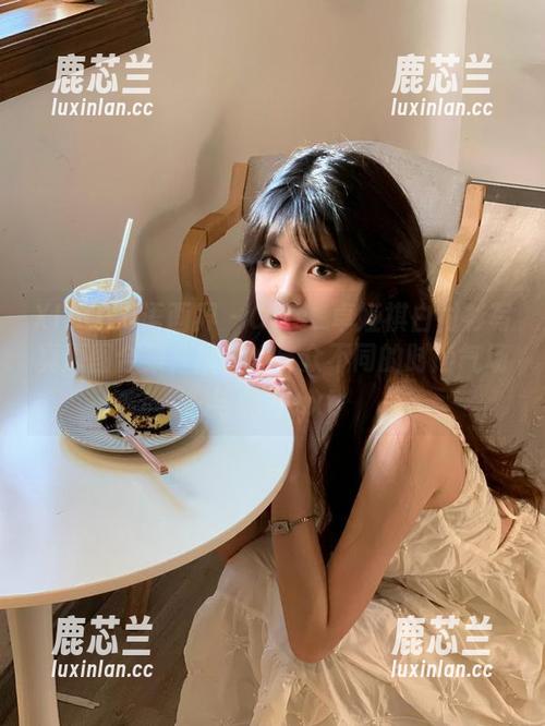 XIAOYU语画界 - Cris_卓娅祺白衬衫写真原图合集，展现她与众不同的时尚气场与魅力.txt