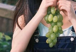 XIAOYU语画界 - cherry绯月樱以厨娘形象演绎的写真作品：厨房的魅力不仅在于美食，还有她的灵动与创意！.txt