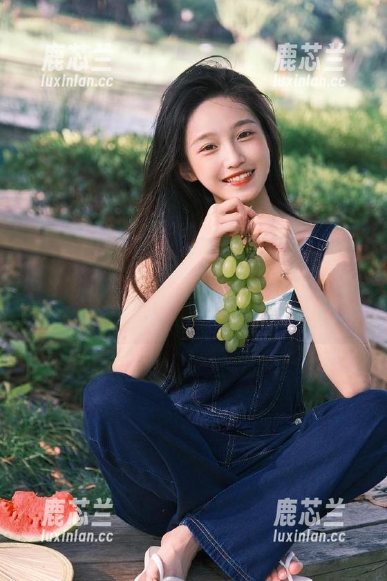 XIAOYU语画界 - cherry绯月樱以厨娘形象演绎的写真作品：厨房的魅力不仅在于美食，还有她的灵动与创意！.txt