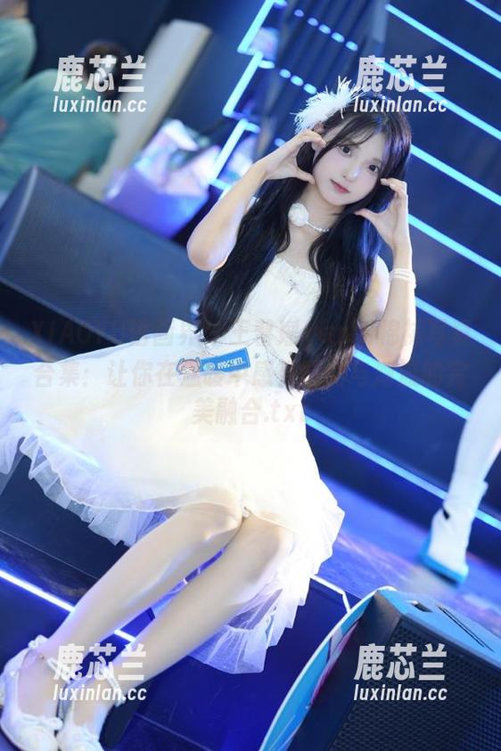 XIAOYU语画界 - 王馨瑶yanni棉袜写真合集：让你在温暖中感受时尚与潮流的完美融合.txt