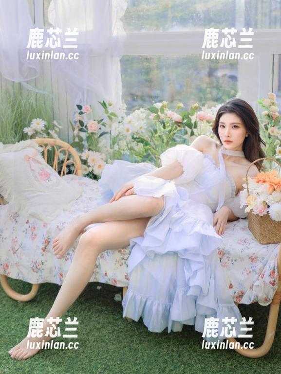 Xiuren秀人网 - Evelyn艾莉的时尚棉袜原图：作品集让你重新定义日常穿搭的艺术.txt