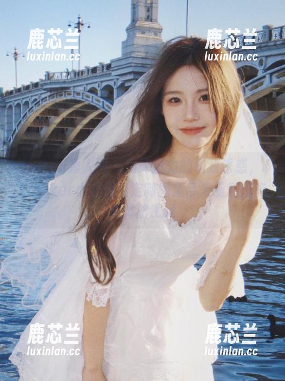 Xiuren秀人网-Jennifer小若 Xiuren秀人网 - 演绎魅力的极致诱惑,Jennifer小若黑丝定制图集带来前所未有的体验.txt