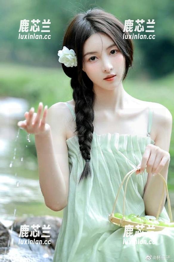 Xiuren秀人网 - KOKO可可双马尾写真全新更新，大胆创新风格，让你大开眼界！.txt