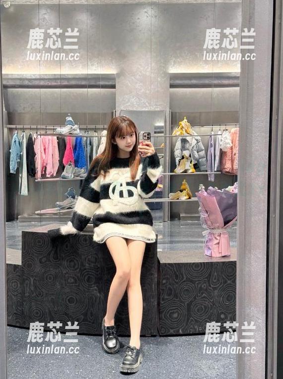 Xiuren秀人网 - 天真与优雅共存：lingyu69双马尾写真合集，重温少女时代.txt