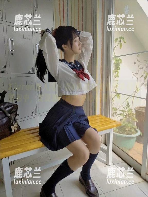 Xiuren秀人网 - 在z杯悠悠的私房牛仔裤图包中，发现独特的少女心与霸气并存.txt