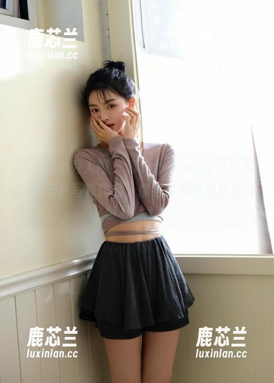Xiuren秀人网 - 和“七米baby”一起定制天台写真作品，你绝对不能错过这份惊喜！.txt
