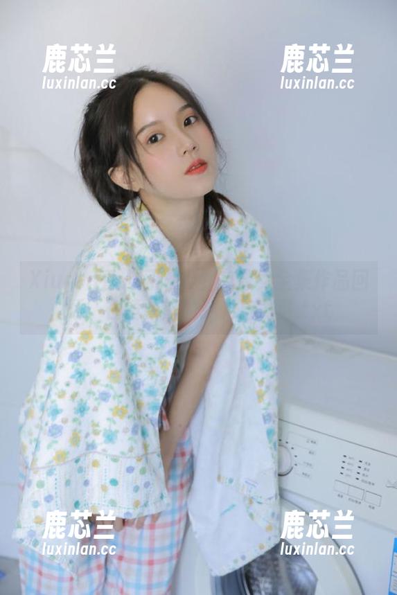 Xiuren秀人网-周井空 Xiuren秀人网 - 周井空修女全集作品回顾:在镜头前的魅力与力量.txt