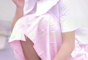 Xiuren秀人网 - 宋KiKi连体衣写真，原图展现她自信与优雅的完美结合.txt