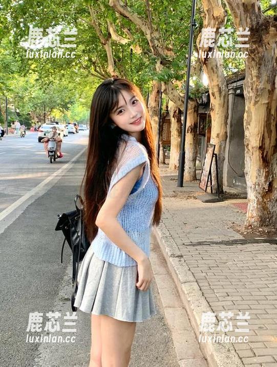 Xiuren秀人网 - 容容容Alice可爱写真在线发布，美图让你感受幸福的气息.txt