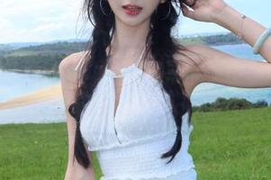 Xiuren秀人网 - 小逗逗照片作品集全新更新，姐姐的风采令人陶醉不已.txt