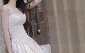 Xiuren秀人网 - 林月月全新校园写真作品更新,捕捉那些被时间铭记的瞬间!.txt