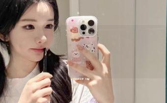 Xiuren秀人网 - 梦心玥秘书写真大赏：别致原图与图册，感受她的独特魅力.txt
