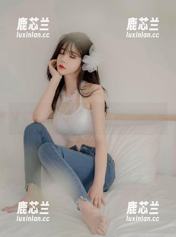 Xiuren秀人网-樱井舞 Xiuren秀人网 - 樱井舞黑色写真图包精选:感受她的优雅与神秘气息.txt