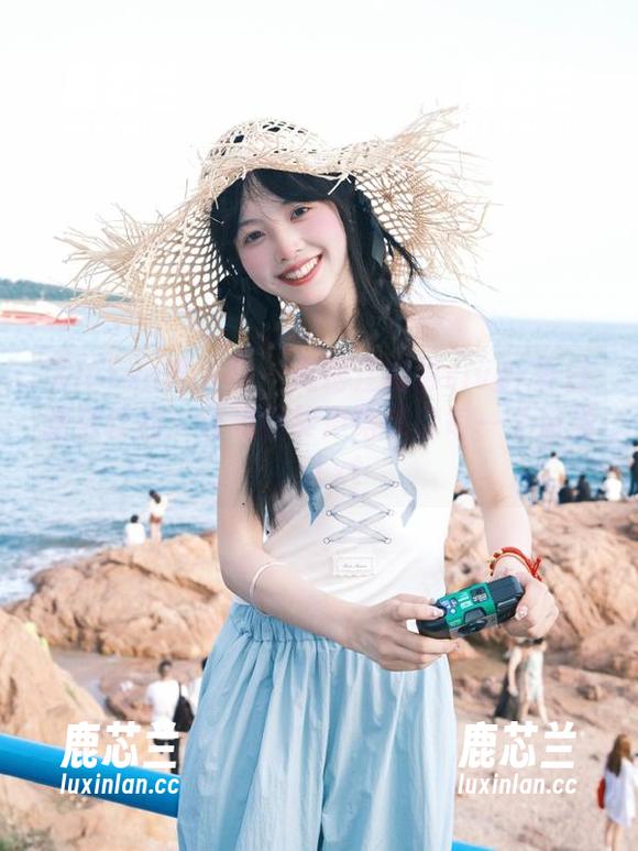 Xiuren秀人网 - 定制江淑影river夏日幽默作品：让我的笑声陪伴你每一个清晨！.txt