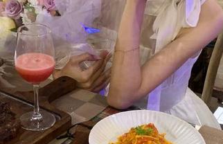 Xiuren秀人网 - 不可抗拒的短裙诱惑：爱酱里的写真照片合集抢先看！.txt
