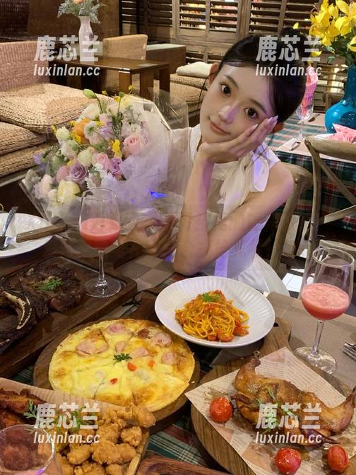 Xiuren秀人网 - 不可抗拒的短裙诱惑：爱酱里的写真照片合集抢先看！.txt