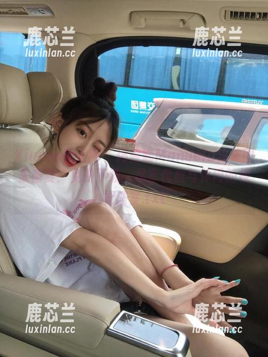 Xiuren秀人网 - 玛鲁娜Manuela棉袜图集盛宴：免费下载，尽享优雅与休闲的视觉盛宴.txt