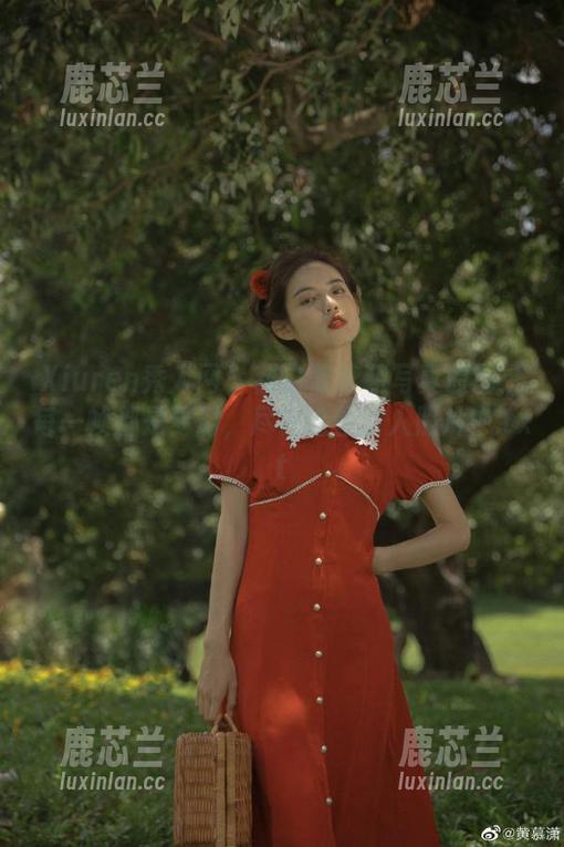 Xiuren秀人网 - 甜白酱泳装写真原图：每一帧都是梦幻，尽在这些动人照片中.txt