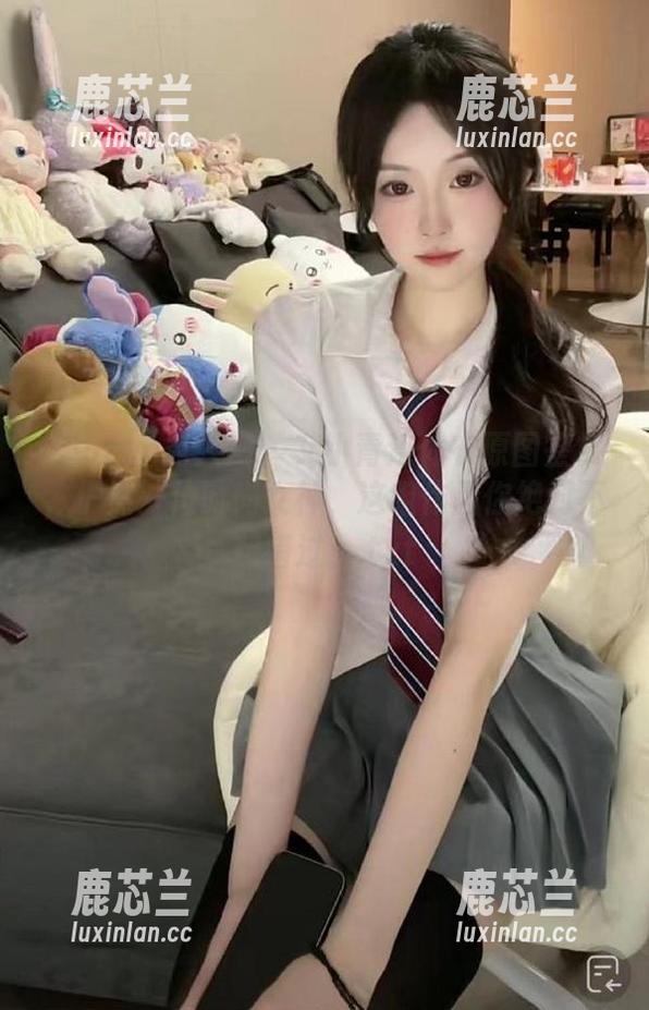 Xiuren秀人网-艾小青 Xiuren秀人网 - 艾小青连体衣原图鉴赏,俨然一位时尚女神,这组作品你绝对不想错过!.txt