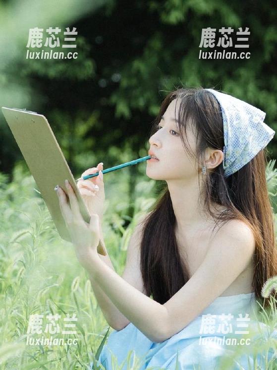 Xiuren秀人网 - 艾小青白色摄影作品在线分享，唯美图片带你进入清新世界！.txt