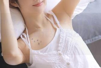 Xiuren秀人网 - 草莓zz与白裙的美图作品，完美演绎了现代女性的独立与柔美.txt