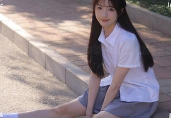 Xiuren秀人网 - 跟随谢小蒽,体验一场全套旅拍写真带来的视觉盛宴.txt