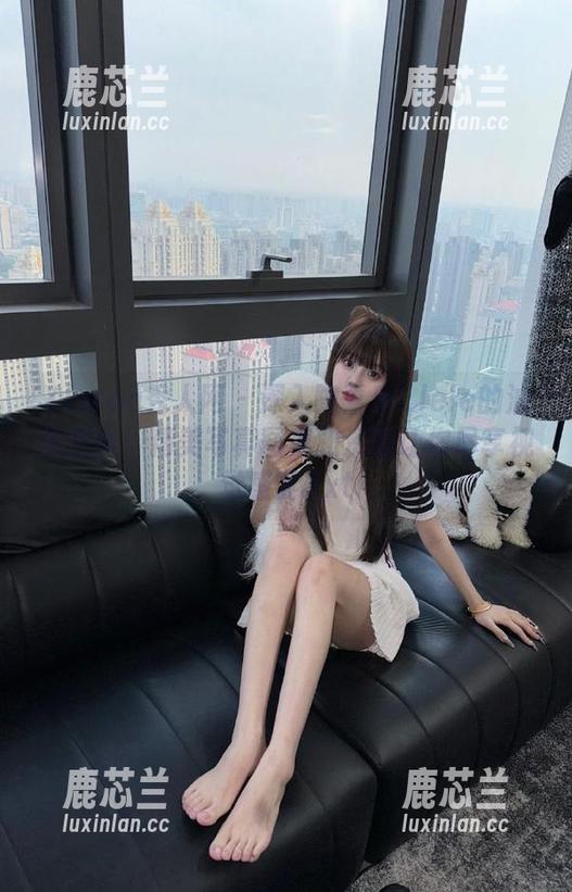 Xiuren秀人网 - 深入陶喜乐_lele的油亮世界：精美写真图集和资源让你尽享视觉盛宴.txt