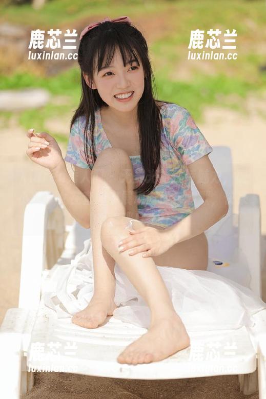 Xiuren秀人网 - 无圣光的独特魅力，鹿小茜少女在套图中展现时尚与幽默，快来看看吧！.txt