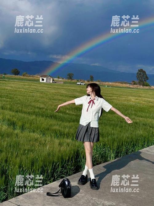 Xiuren秀人网 - 探索龙雪儿眼镜的艺术作品集：时尚与个性的完美融合资源.txt