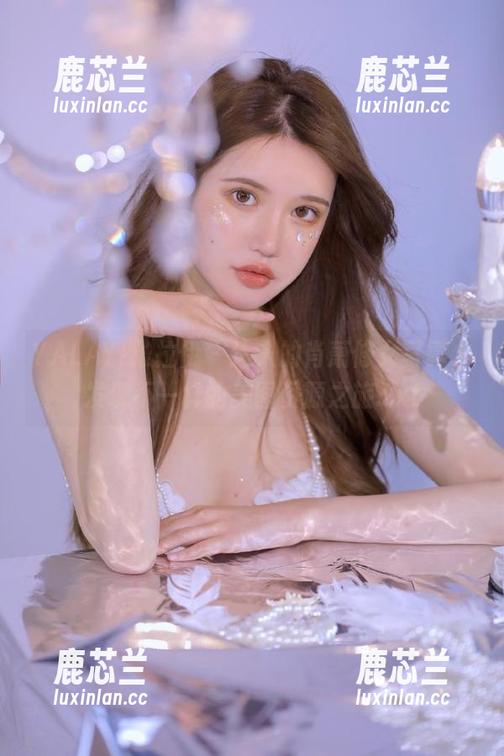 YALAYI雅拉伊 - 迷人的肖萧修女写真，发现不一样的美图资源之旅.txt