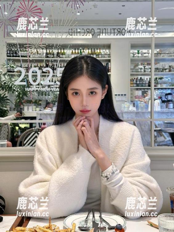 YouMi尤蜜荟-Carol周妍希 YouMi尤蜜荟 - 清新脱俗!Carol周妍希的少女写真原图带你回到纯真年代.txt