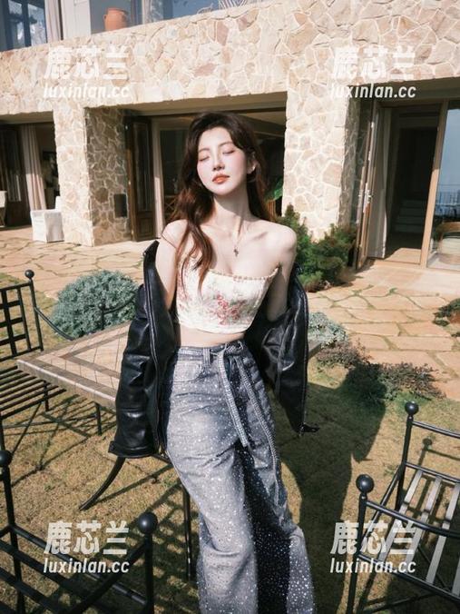 YouMi尤蜜荟 - laura阿姣带你玩转职业装，高清写真分享，职场就是你的T台！.txt
