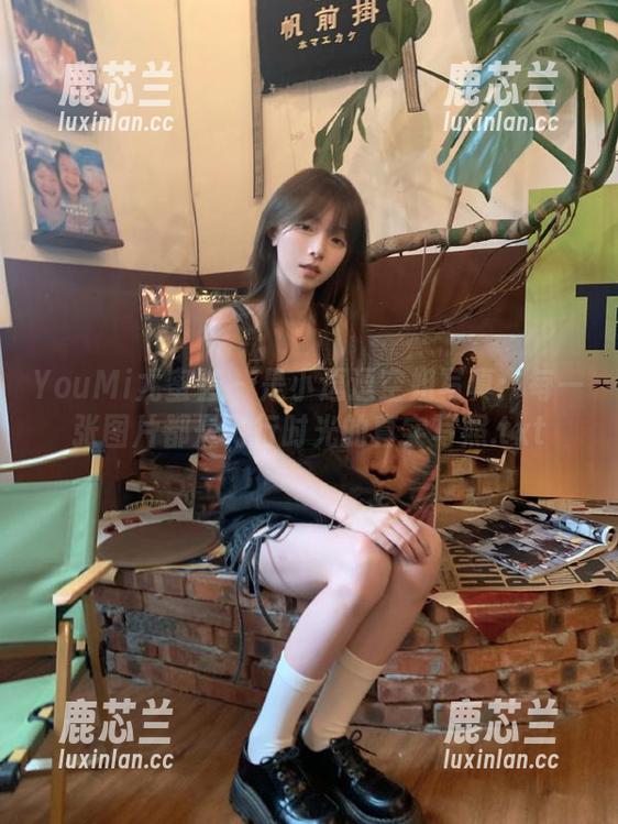 YouMi尤蜜荟 - 是小逗逗空姐写真：每一张图片都是飞行时光的真实写照.txt