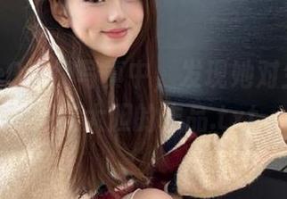 在ZinieQ短裙写真中，发现她对生活的幽默与大胆的作品.txt