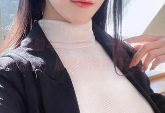 aqua水淼的写真分享：一组关于大凤机车的原图，展现她的独特美学.txt