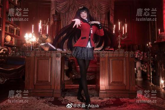 aqua水淼牛仔裤写真分享：独特气质的时尚集合合集.txt