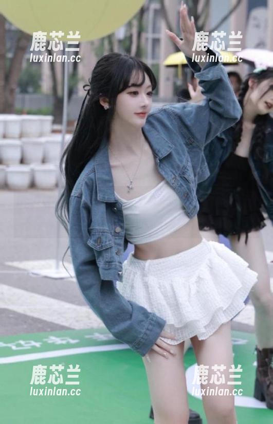 beautyleg - ChiChi泳装美照：每一张作品都在诉说夏天的故事！.txt