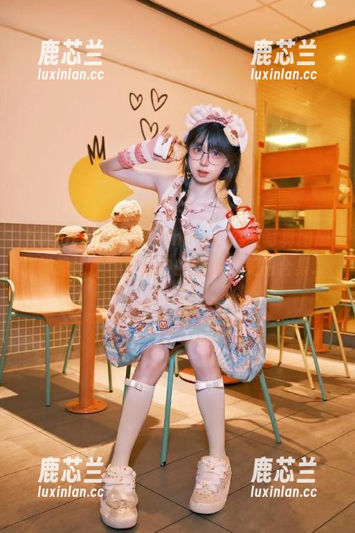 beautyleg - Tammy办公室写真图册：领略她职场生活中的创意及美丽合集.txt