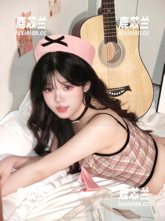 beautyleg - 让人心动的选择：黄苇萱最新粉色系列套图重磅来袭！.txt