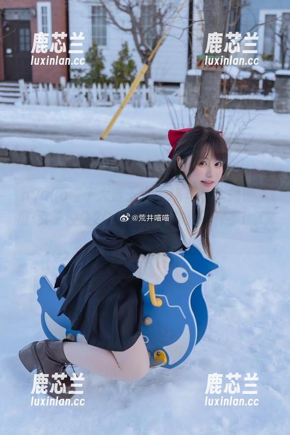 nyako喵子大魔王火车JK写真大揭密，痴·女子校生2Cos合集让你爱不释手！.txt