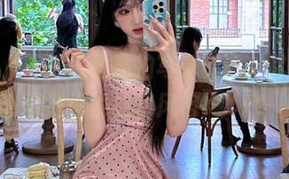 pans - 丁丁黑丝私拍写真资源，尽享她优雅时尚的独特风格！.txt
