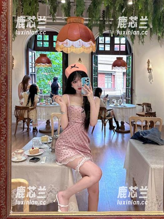 pans - 丁丁黑丝私拍写真资源，尽享她优雅时尚的独特风格！.txt