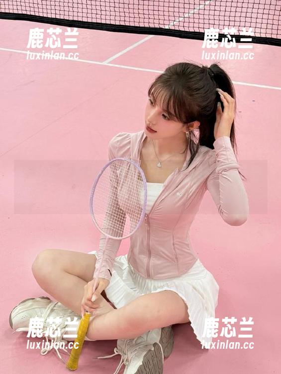 pans - 妮妮女孩最新写真集上线，感受她独特的艺术气质与风采.txt