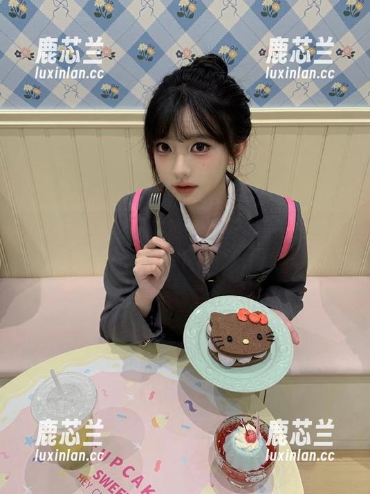 pans-紫萱 pans - 紫萱带你进入万圣节梦幻世界:写真和原图记录下独特瞬间!.txt