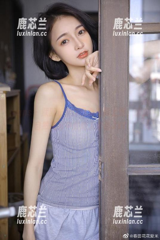 pans-默默 pans - 默默长腿作品集更新上线:感受自然光影中的迷人姿态.txt