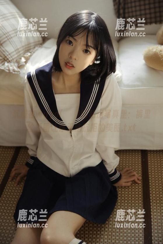 沉浸在wuyo(우요)的私房写真里：裤里丝原图让你无法抗拒的美丽.txt