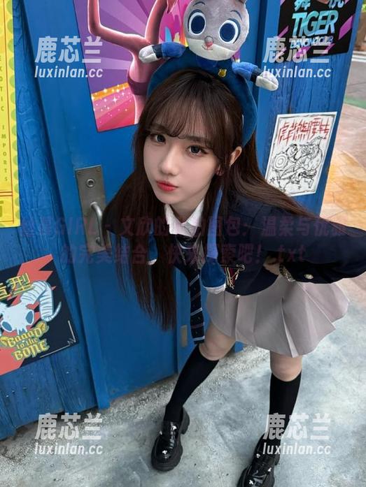 丝慕GIRL-文欣 丝慕GIRL - 文欣的私拍图包:温柔与优雅的完美结合,快来探索吧!.txt