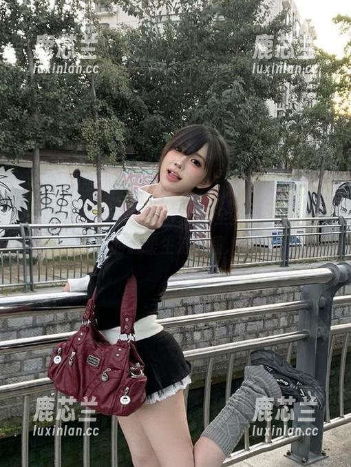 丽柜 - 独家呈现AMY居家全集，原图记录她的温暖生活片段.txt